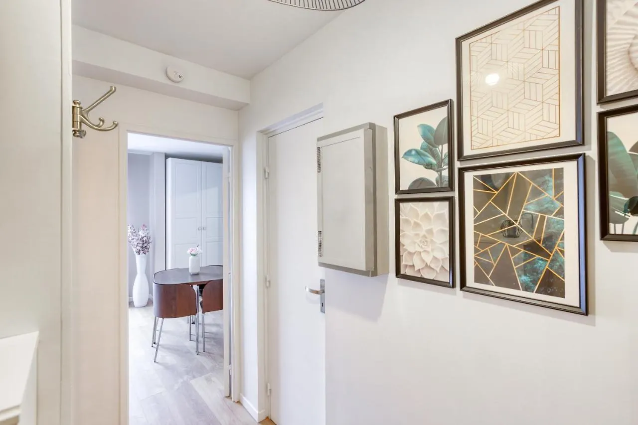 Studio Hotel - Lit King Size - Parking - Wifi - Proche Cdg Livry-Gargan 0*,