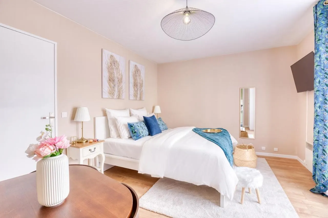 Studio Hotel - Lit King Size - Parking - Wifi - Proche Cdg Livry-Gargan
