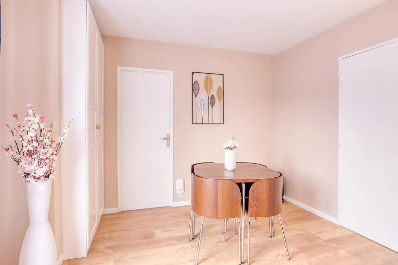 Studio Hotel - Lit King Size - Parking - Wifi - Proche Cdg Livry-Gargan