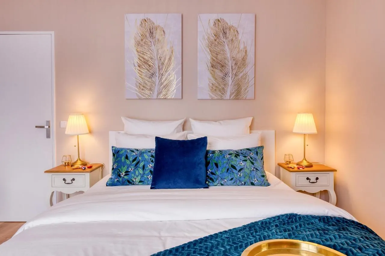 Studio Hotel - Lit King Size - Parking - Wifi - Proche Cdg Livry-Gargan France